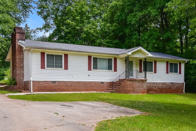 Building Photo - 160 Swan Lake Dr