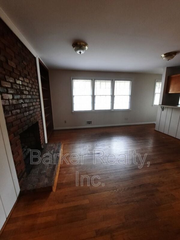 Building Photo - 2302 Lora Ln