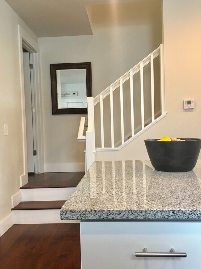 Building Photo - Luxury in Old Town Lafayette for Lease! MU...