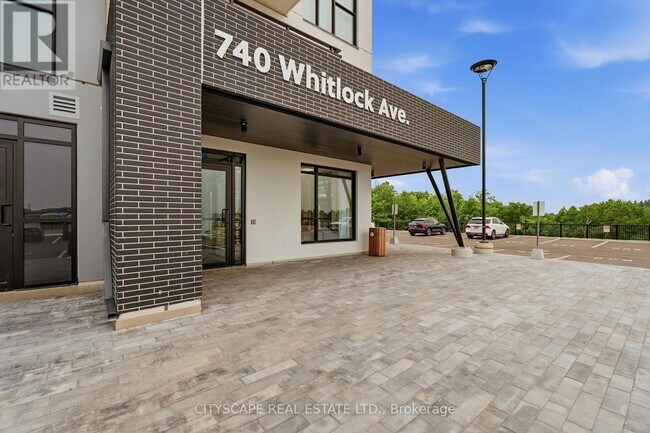 Photo du bâtiment - 740 Whitlock Ave