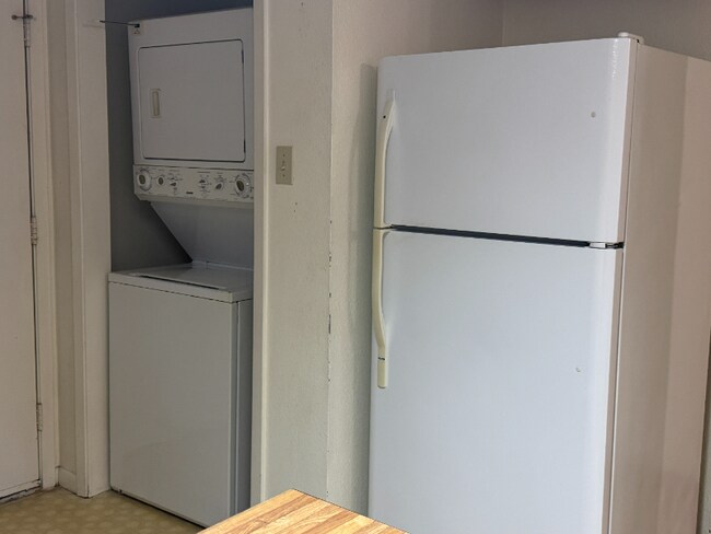 Building Photo - 1611 W Elm St