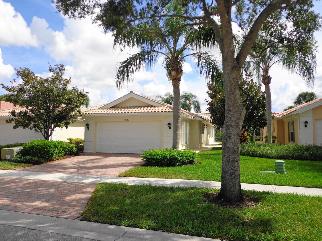Primary Photo - 8319 Eleuthera Ln