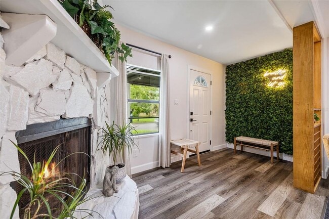 Building Photo - 1411 E Henry Ave