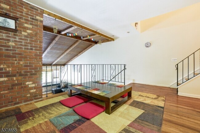 Building Photo - 121 Marion Dr