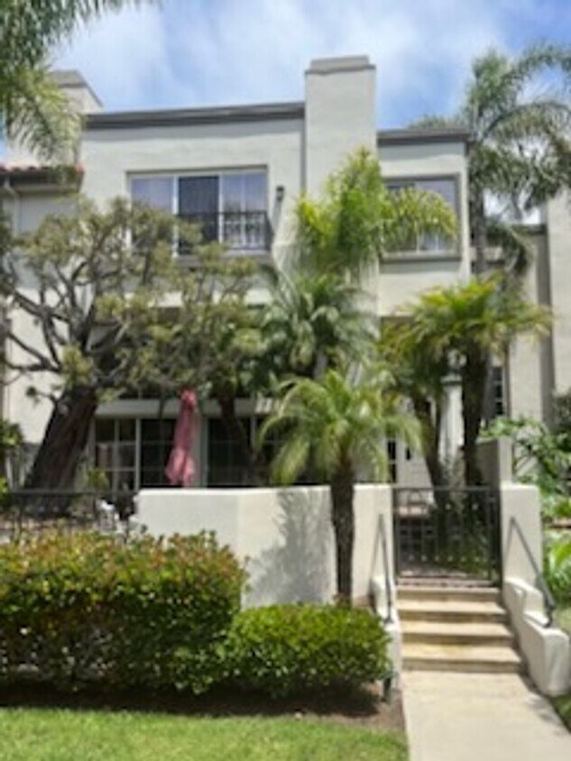 Primary Photo - Luxurious Townhouse Located in the exclusi...