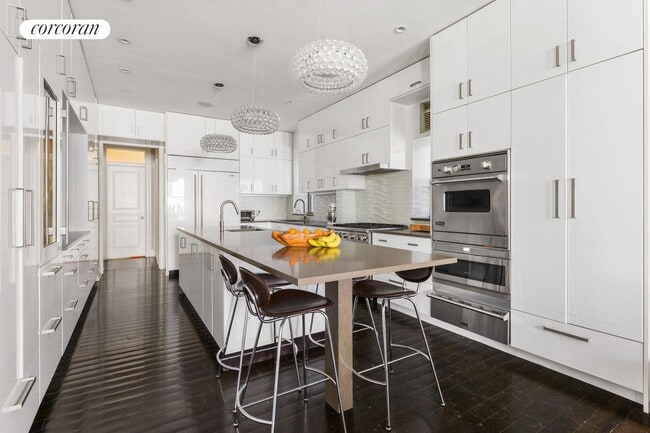 Building Photo - 229 W 97th St