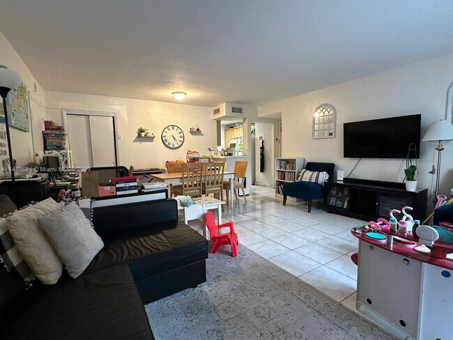Foto del edificio - 9304 SW 77th Ave