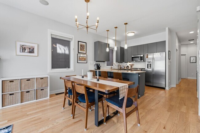 Photo - 2864 W Lyndale St Apartment
