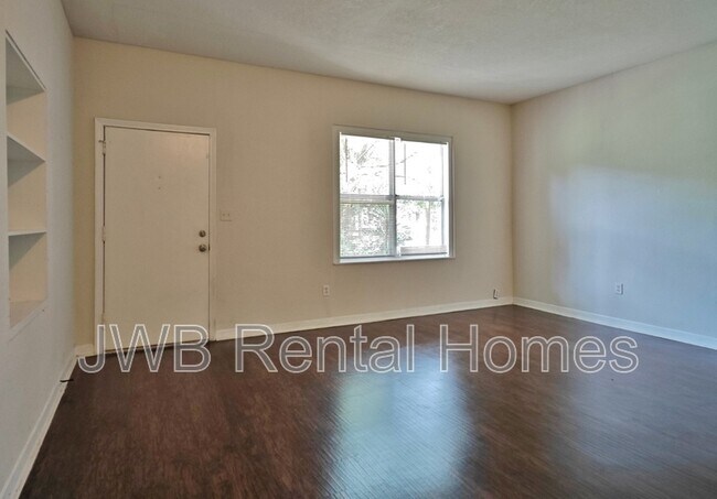 Foto del edificio - 4819 Irvington Ave
