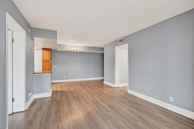 Building Photo - 744 Executive Center Dr