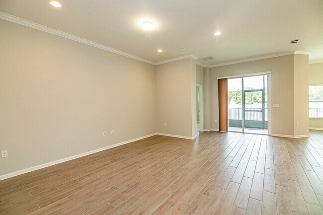 Building Photo - 226 Lost Lake Dr