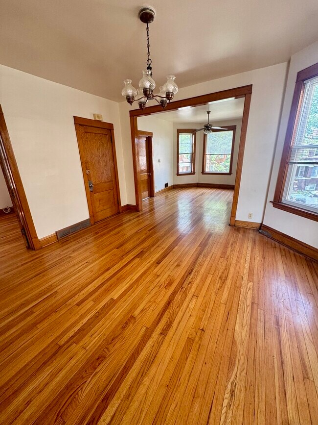 Foto del edificio - 4249 W Potomac Ave