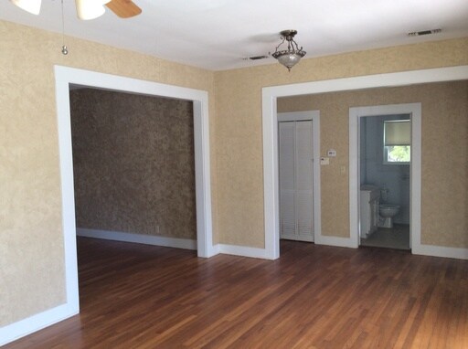 Building Photo - 128 W Oak St