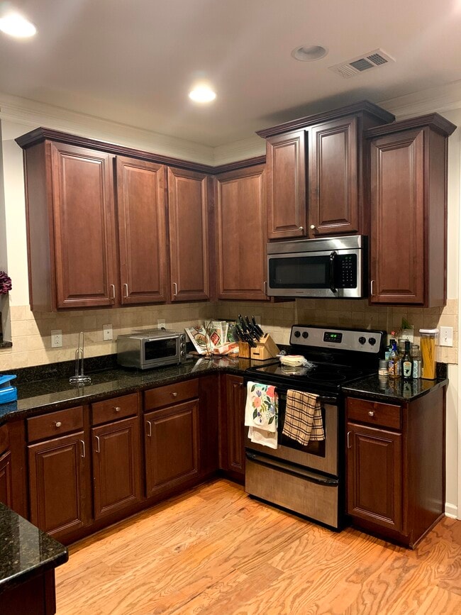 Kitchen - 1925 Gregory Run NE