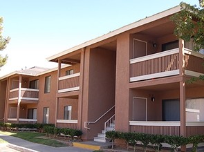 Carmel Apartments photo'