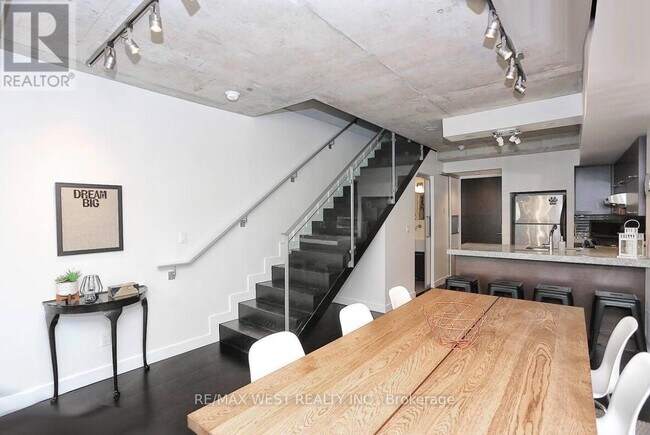 Photo du bâtiment - 55 Stewart St