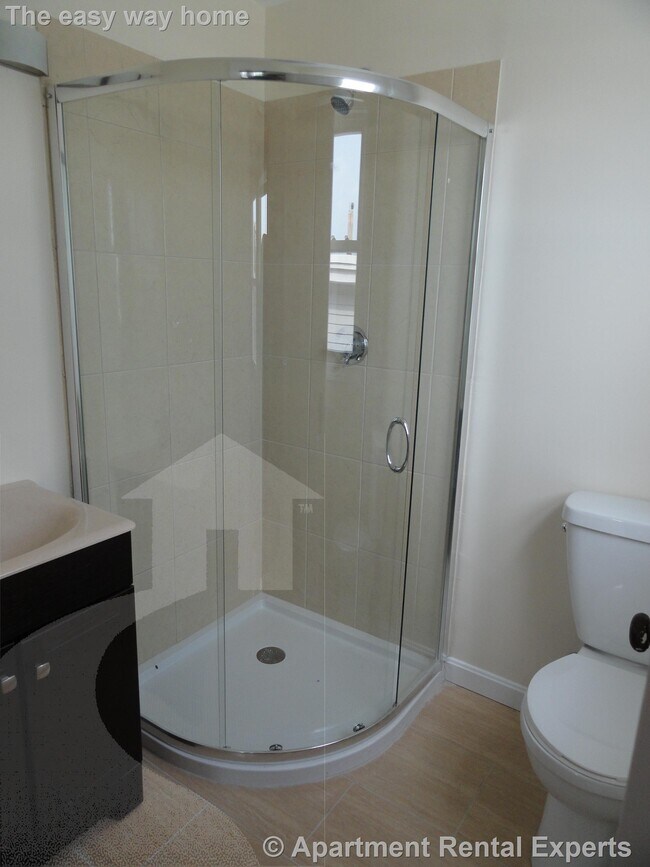 Building Photo - 18 Bond St