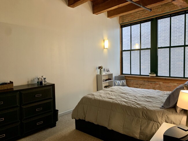 Building Photo - 732 S Financial Pl