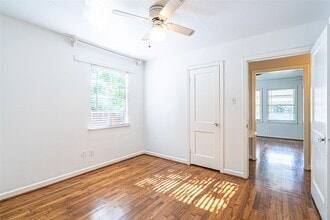 Building Photo - 1726 Du Barry Ln