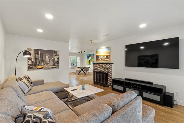 Foto del edificio - 7510 Riverbrook Dr