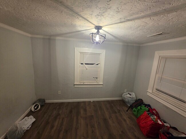 Dormitorio - 215 Wellons St