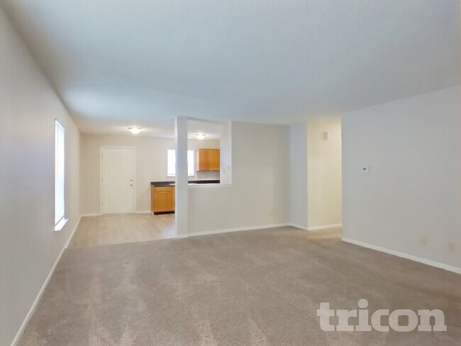 Foto del edificio - 1905 Blue Pine Ln