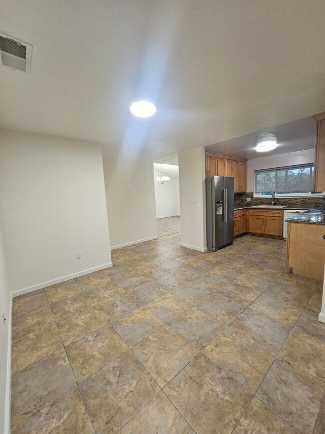 Building Photo - 2253 Hamlin Dr