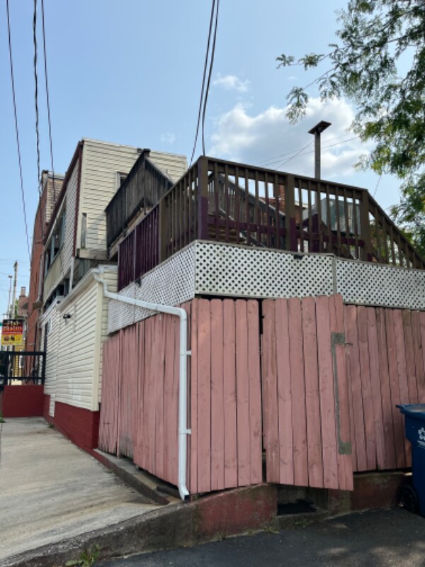Building Photo - 887 E Market St