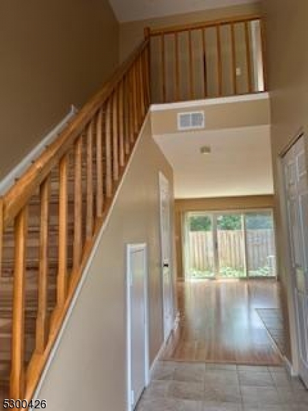 Building Photo - 3 Canterbury Cir