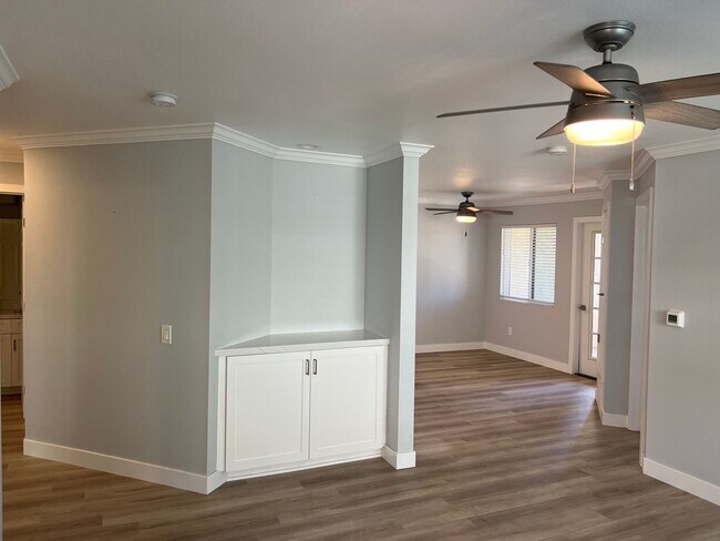 Building Photo - Great Oceanside 2 Bedroom, 2 Bath Condominium