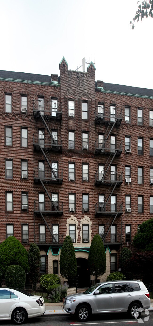Building Photo - 119-37 Metropolitan Ave