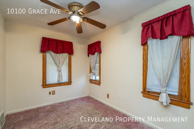 Building Photo - Solid Garfield Hts Colonial