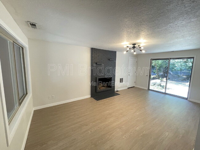 Building Photo - 5133 SW Timbergrove St