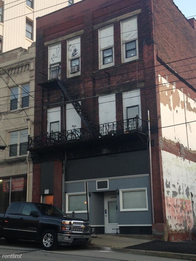 121 W Jefferson St, Butler, PA 16001 House for Rent in Butler, PA