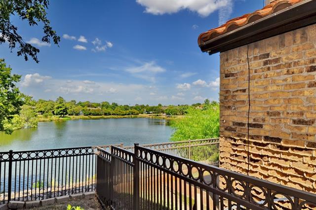 Foto del edificio - 2610 Lakehill Ln