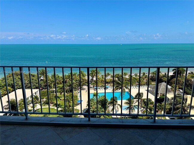 Foto del edificio - 881 Ocean Dr