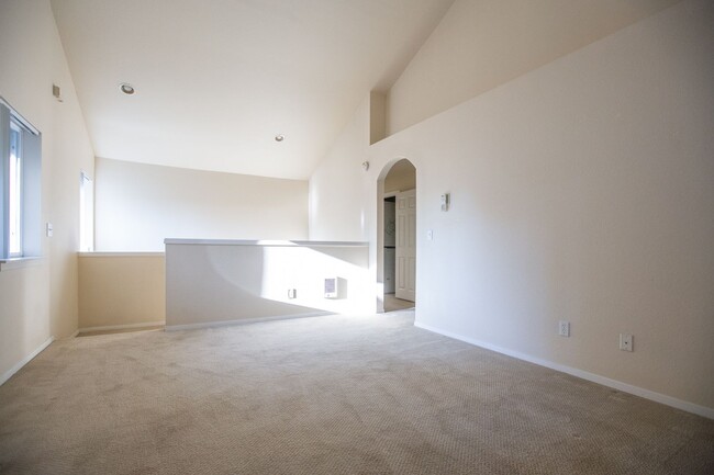 Foto del edificio - *** Desired Lake Oswego 3 bedroom Condo Av...