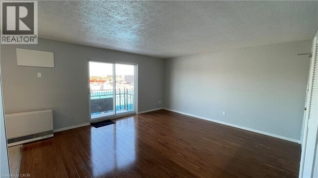 Building Photo - 15 Empire St