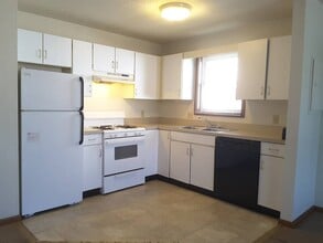 Building Photo - 211 Stonewall Ct