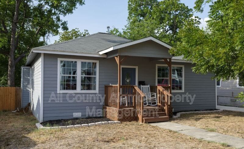 Primary Photo - 1031 W Gramercy Pl