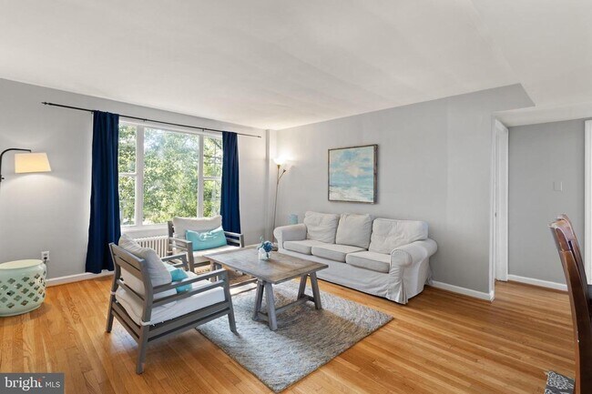 Foto del edificio - 1425 N Nash St