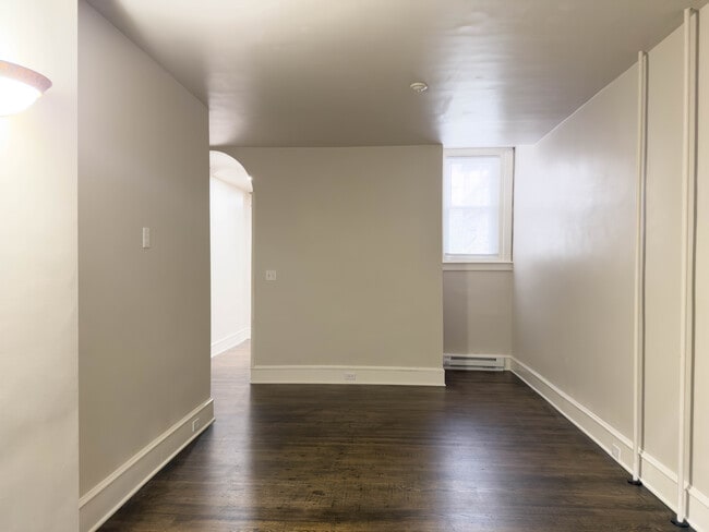 Foto del edificio - 216 W Main St