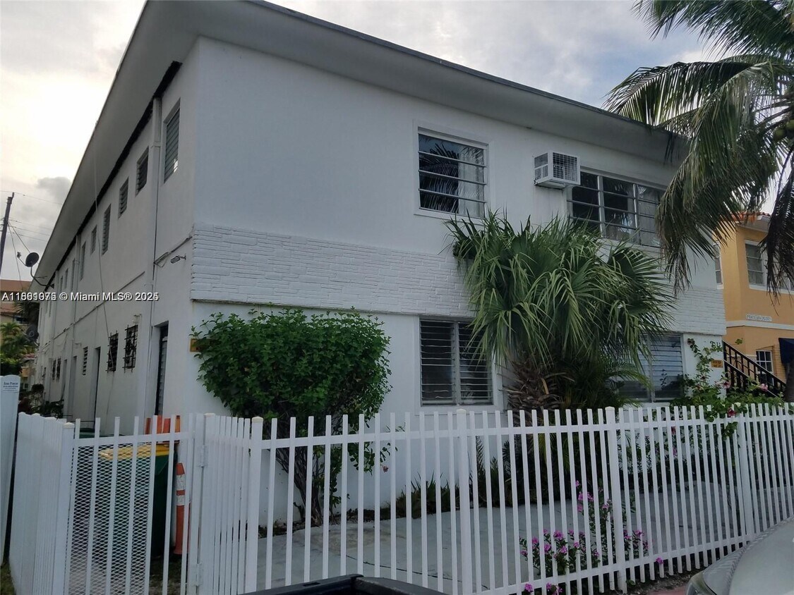 Foto principal - 8132 Harding Ave