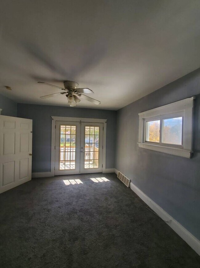 Foto del edificio - 7126 Camden Ave