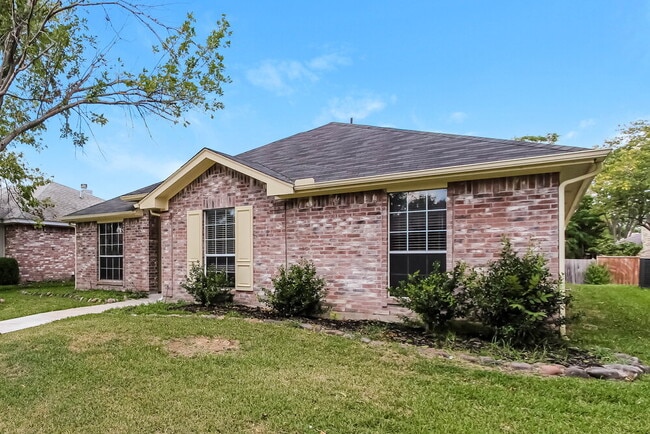 Building Photo - 2009 Creek Royal Dr