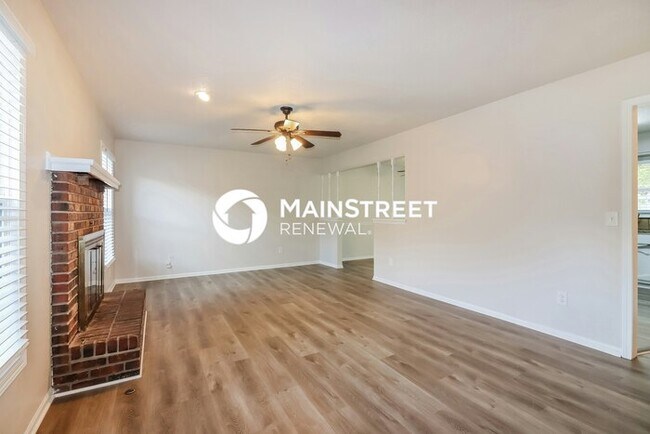 Building Photo - 4 Bedroom Pet-Friendly Home in RAYMORE, MO with Main Street Renewal