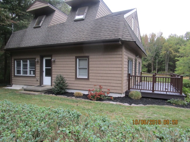 Building Photo - 1031 Windsor Rd