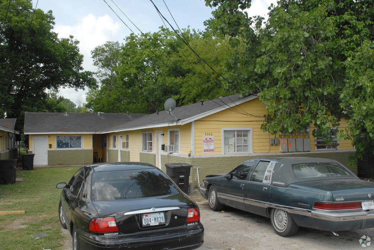 Building Photo - 4540-4546 Mayflower St