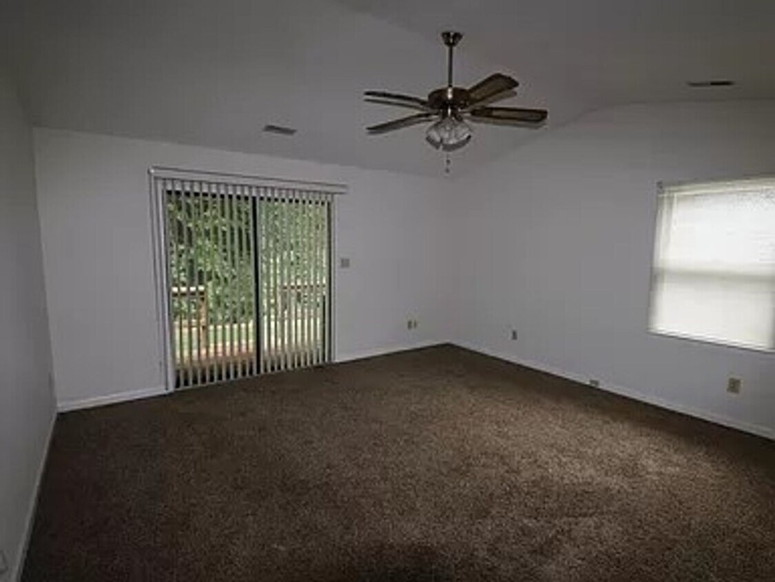 Foto del edificio - 3 bedrooms, 2 bath one level town-home wit...