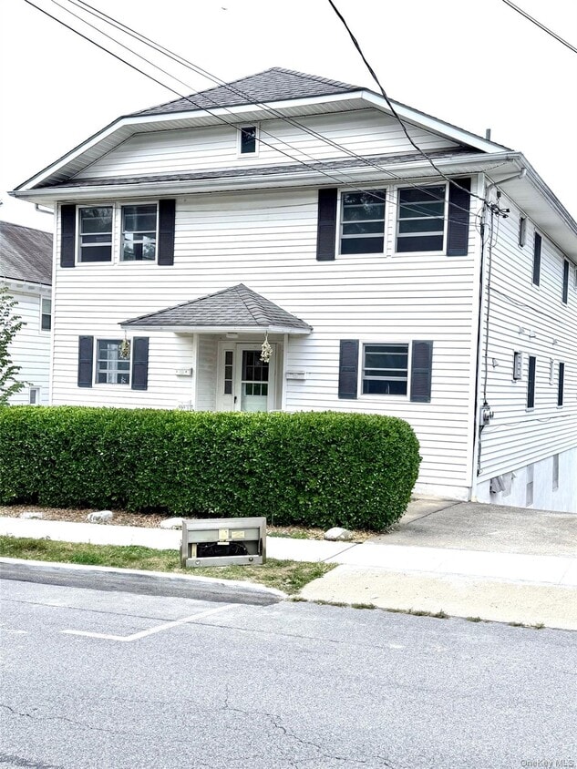 Primary Photo - 12 S Buckhout St